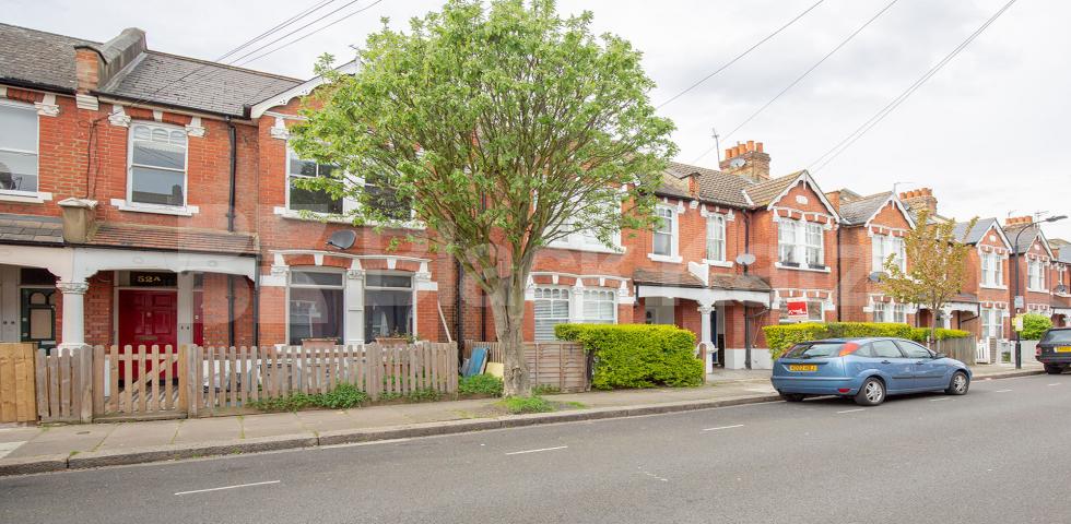 			2 Bedroom, 1 bath, 1 reception Flat			 Ormiston Grove, SHEPHERDS BUSH